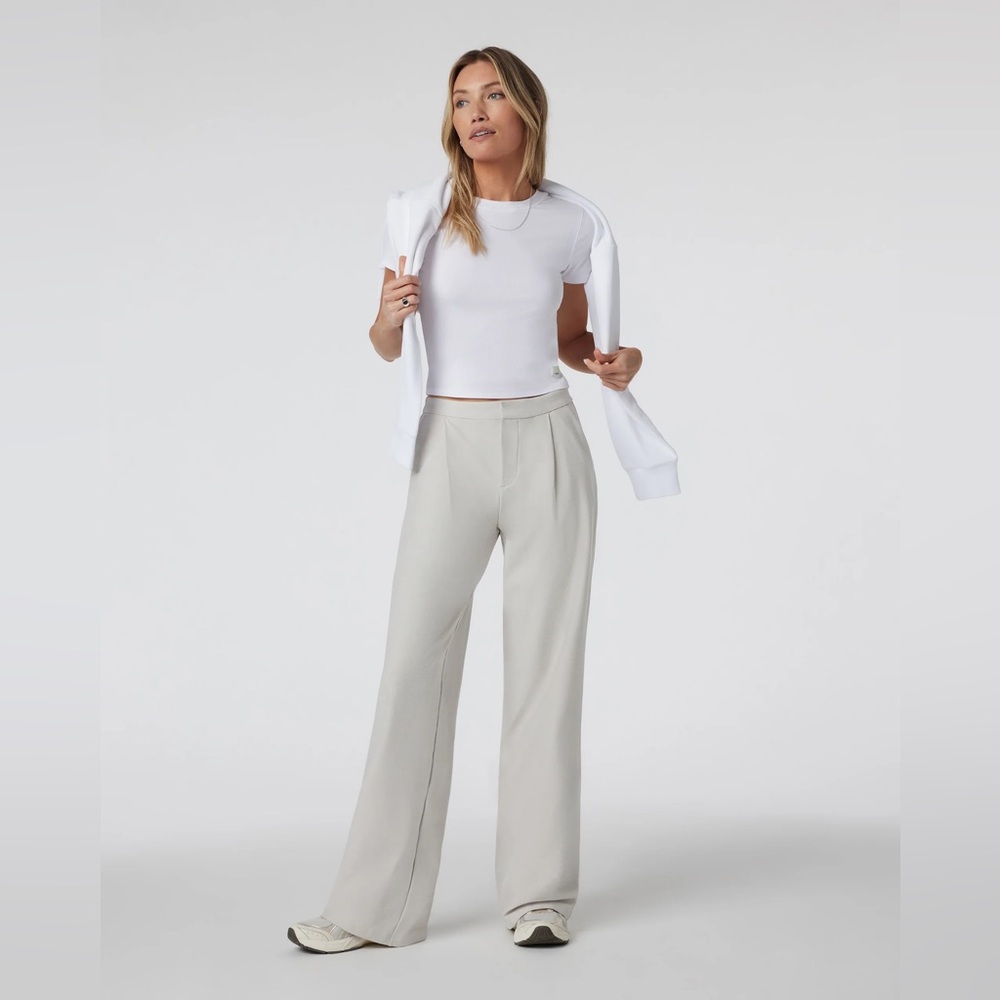 Vuori Women's Wide Leg Pants in Cream